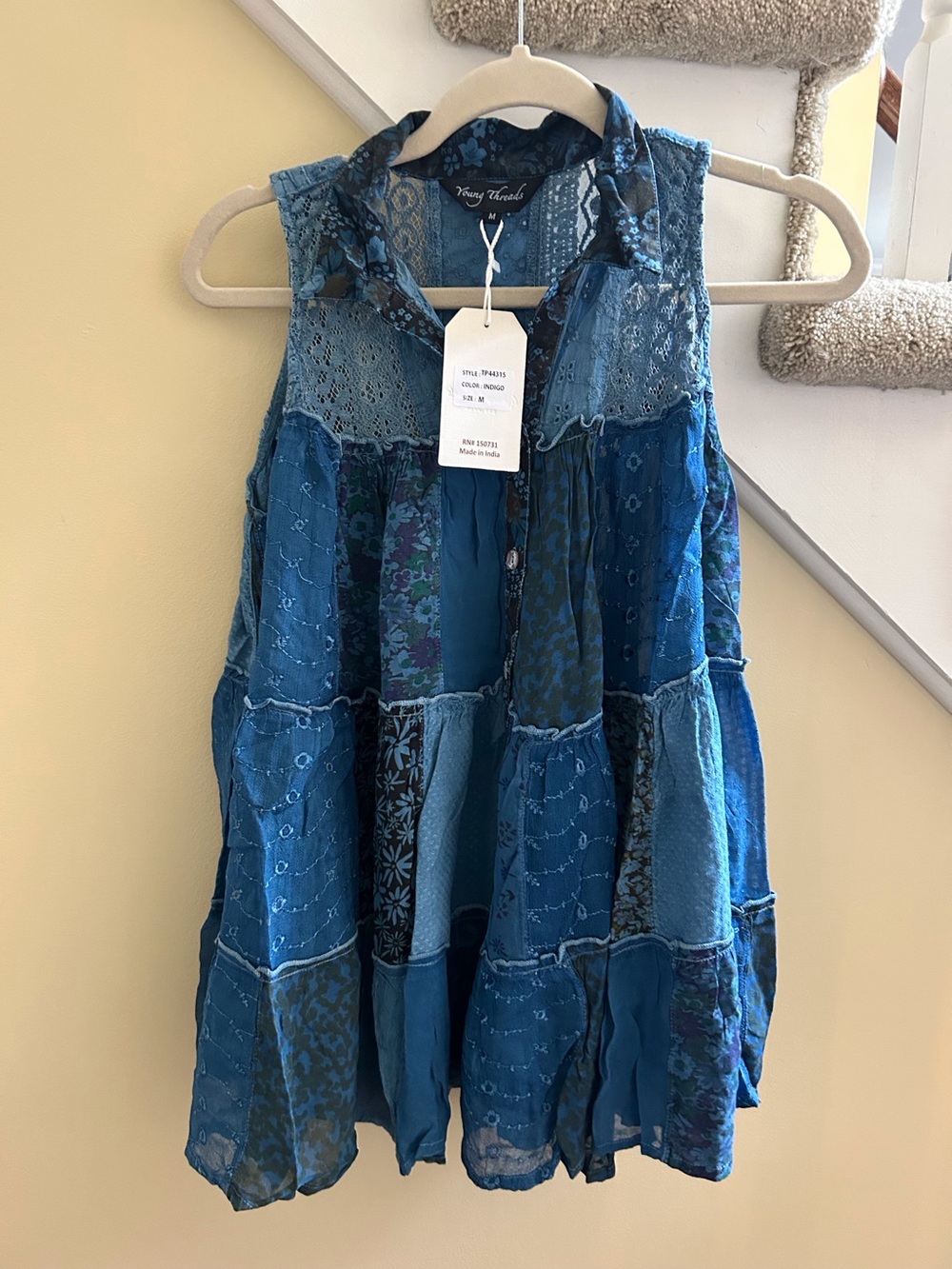 YOUNG THREADS NWT Top Blue Floral Lace Sleeveless Medium